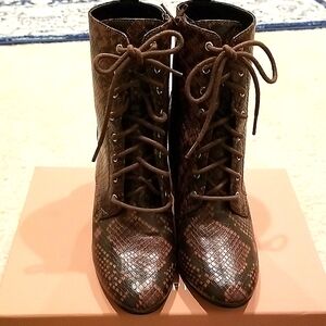 Treasure & Bond Dark Brown Lace-Up Snakeskin Boots Preloved Size 6.5